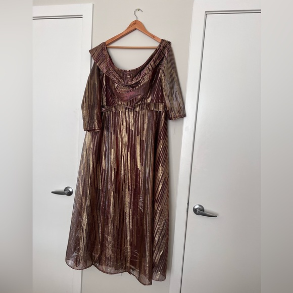 Plus Size off shoulder prom dress. SHEIN Curve - Picture 5 of 7